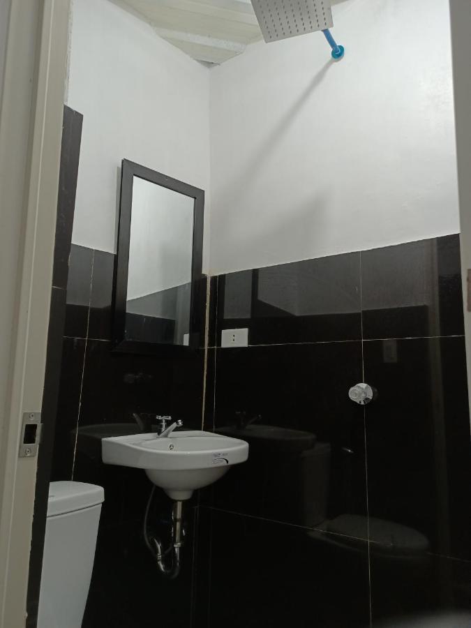 Ludy'S 2 Pension House Carles المظهر الخارجي الصورة