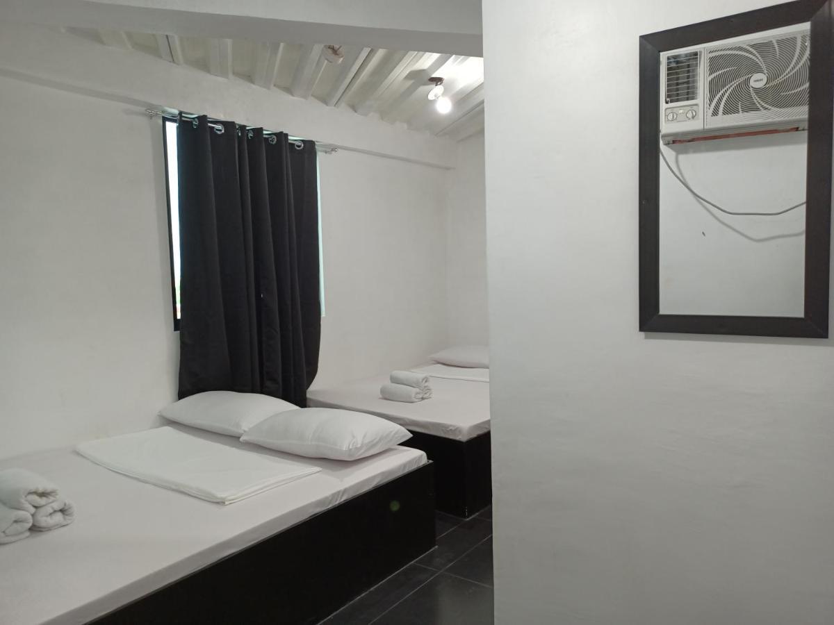 Ludy'S 2 Pension House Carles المظهر الخارجي الصورة