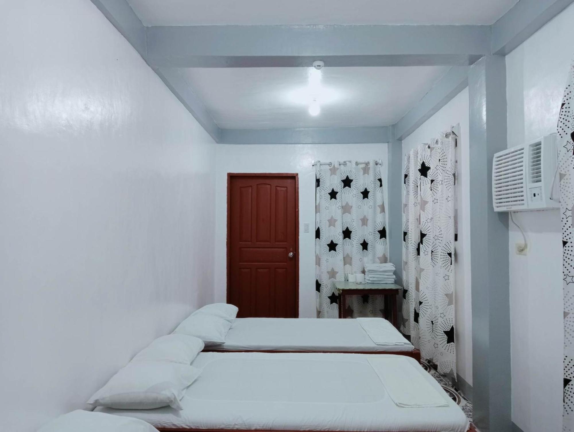 Ludy'S 2 Pension House Carles الغرفة الصورة