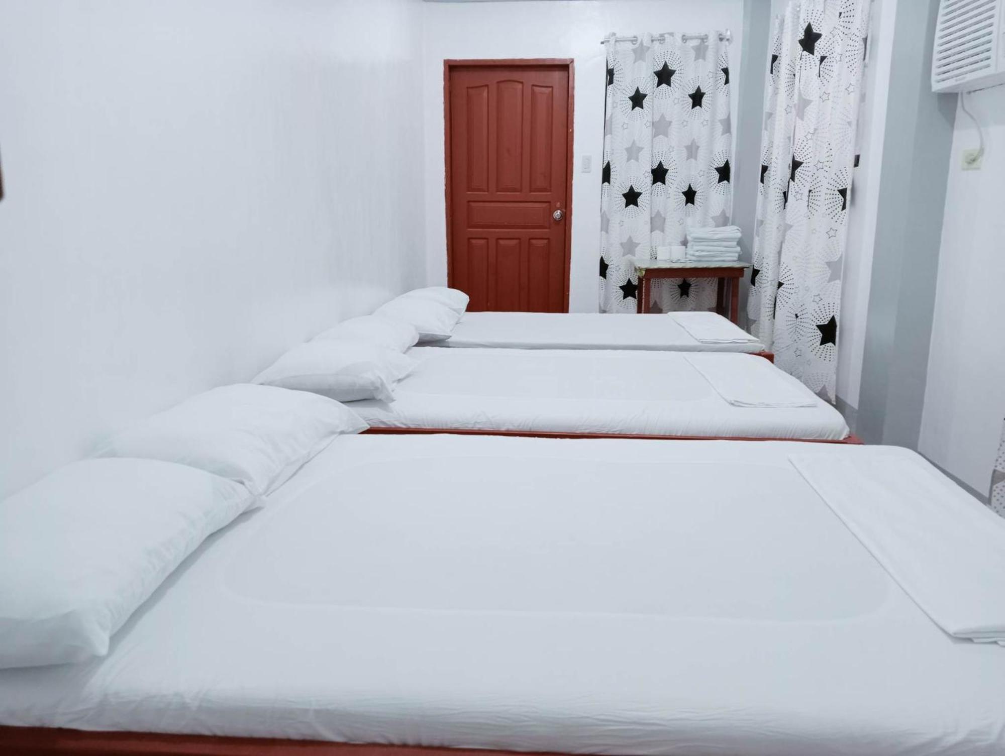 Ludy'S 2 Pension House Carles الغرفة الصورة