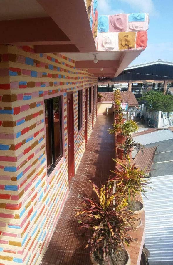 Ludy'S 2 Pension House Carles المظهر الخارجي الصورة