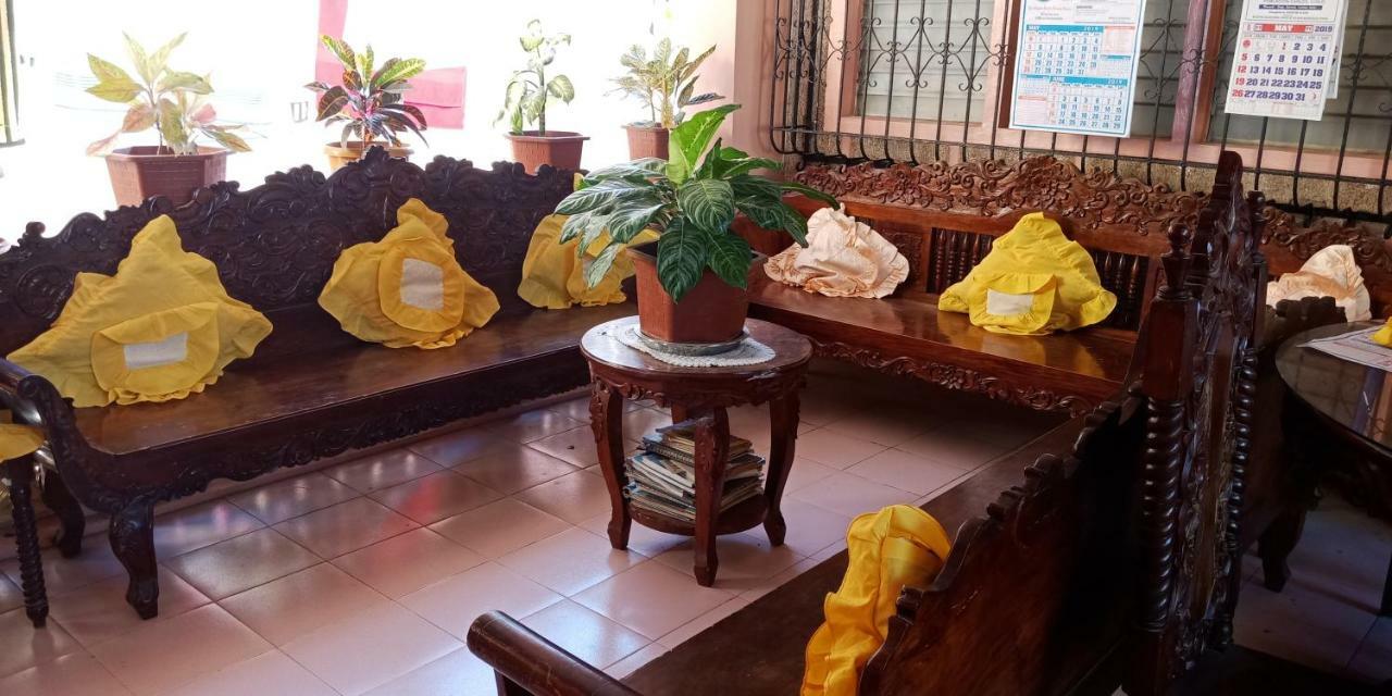 Ludy'S 2 Pension House Carles المظهر الخارجي الصورة